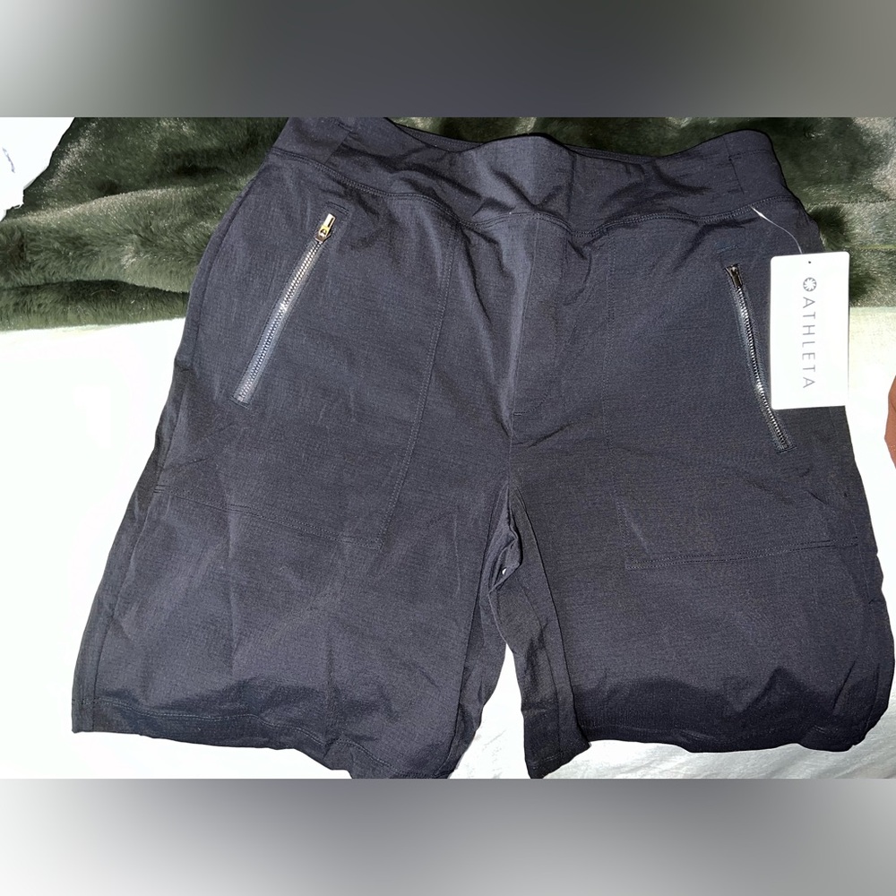 Athleta Trekki Bermuda 2.0 shorts